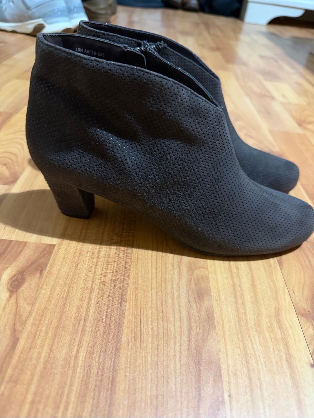 David Tate "Fame" Brown Perforated Metallic Suede V-Throat Ankle Booties – 10N